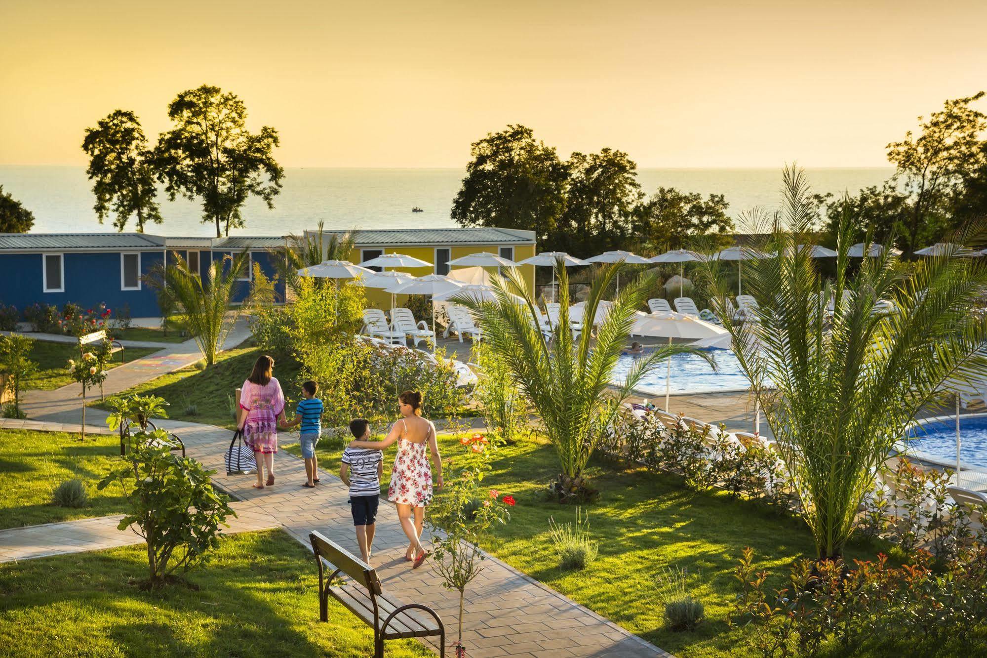 Aminess Maravea Camping Resort Mobile Homes Дайла Екстер'єр фото